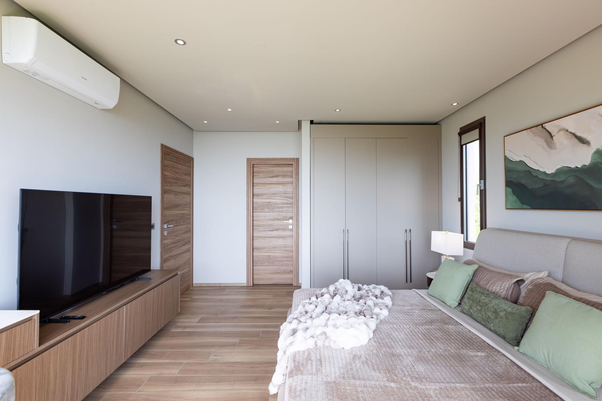 Panoramic Ocean-View Contemporary Apartment with Calacatta Marble Waterfall Island & Glass-Walled Terrace